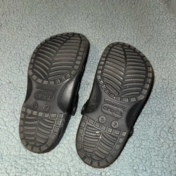 Crocs Disney Animal Kingdom Lion King Jungle Print Clogs Size 7 - Picture 4 of 7